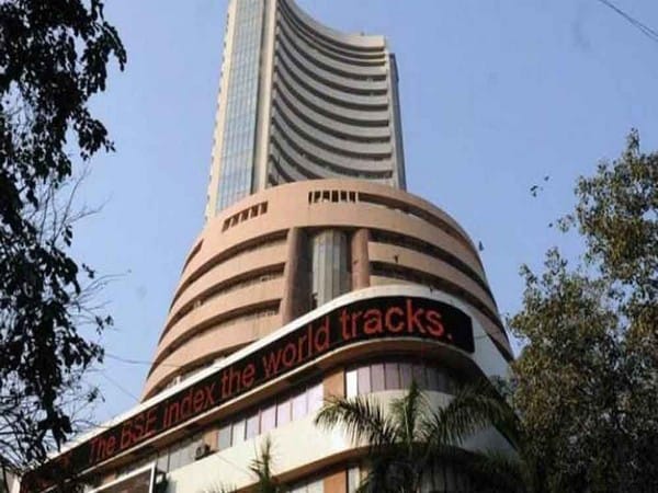 Sensex slips 370 points; Tech stocks slump