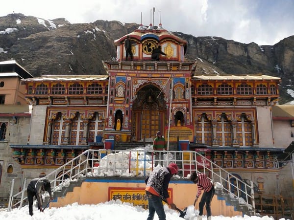Man booked for taking pet dog inside Kedarnath shrine