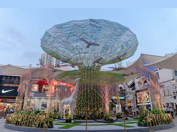 Indulge in a sartorial spring with Phoenix Palladium's tranquil stroll