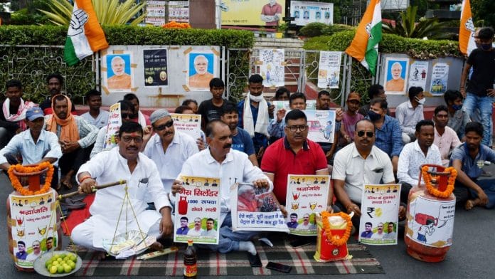 Congress supporters staged a protest against inflation in Ranchi on 10 May | ANI