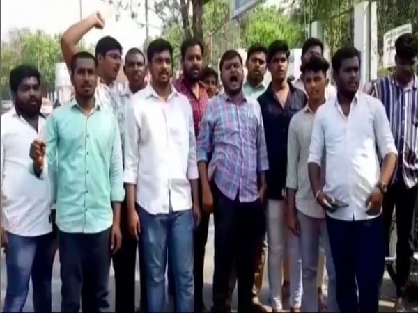 Hyderabad: NSUI members protest seeking permission for Rahul Gandhi's visit to Osmania University