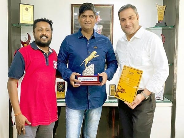 UV Films Guthlee Ladoo received Best Director award at 27th Kolkata International Film Festival
