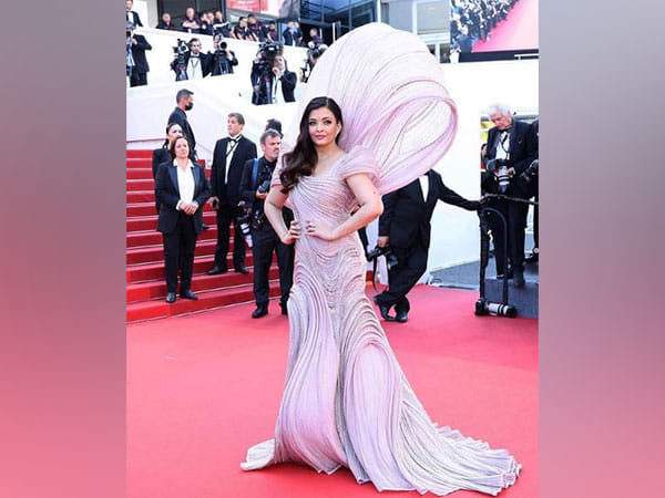 aishwarya pink dress Cannes 2022 Day 3: Aishwarya Rai looks breathtaking in gorgeous pastel pink  gown – ThePrint – ANIFeed