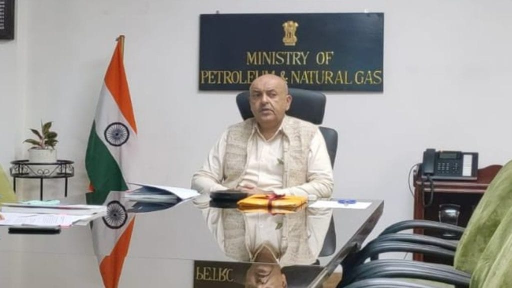 File photo of 1987 batch IAS officer of Himachal Pradesh cadre Tarun Kapoor | Twitter/@PetroleumMin