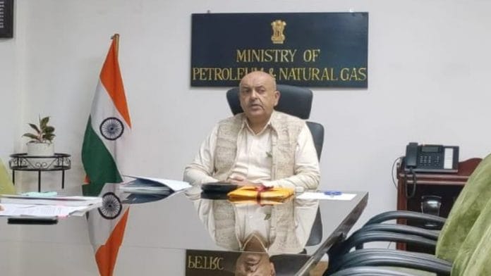 File photo of 1987 batch IAS officer of Himachal Pradesh cadre Tarun Kapoor | Twitter/@PetroleumMin