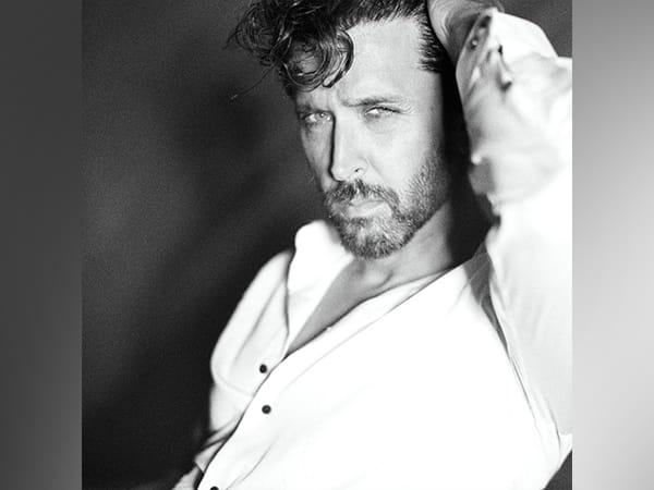 Hrithik Roshan shares video with team members, expresses love for food