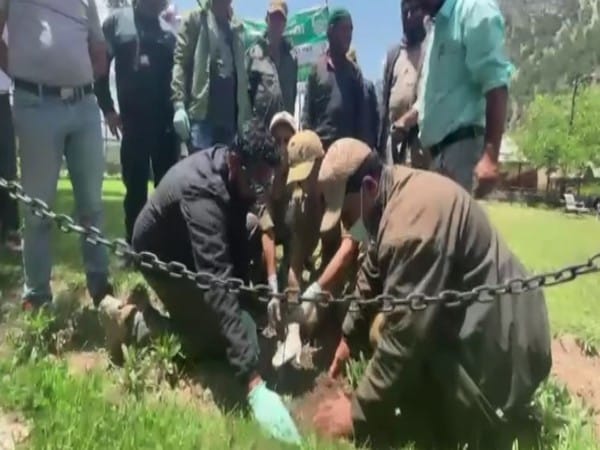 Indian Army launches mega cleanliness, plantation drive in J-K's Gurez to create plastic-free zone