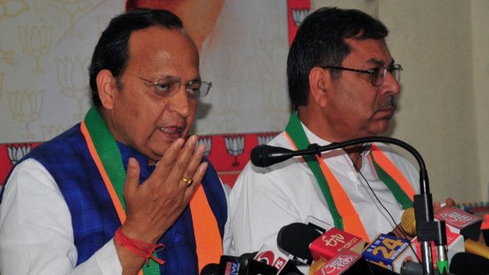 File photo of BJP national general secretary Arun Singh with the party's Rajasthan chief Satish Poonia in Jaipur | ANI