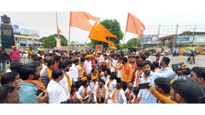 Supporters of Eknath Shinde want Shiv Sena chief Uddhav Thackeray should come out of MVA coalition | Twitter | @mieknathshinde