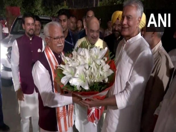Amit Shah meets Sunil Jakhar in Panchkula