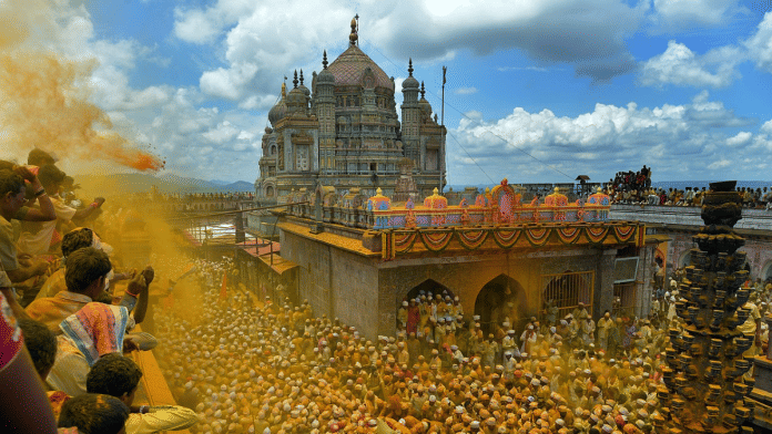 The shrine to Khandoba at Jejuri, a Deccan god worshipped by both Hindus and Muslims | Wikimedia Commons