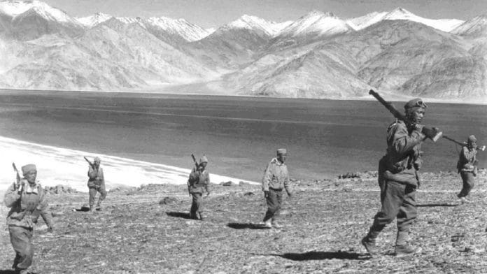 Indian soldiers patrolling China-India border war, 1962 | Wikimedia Commons