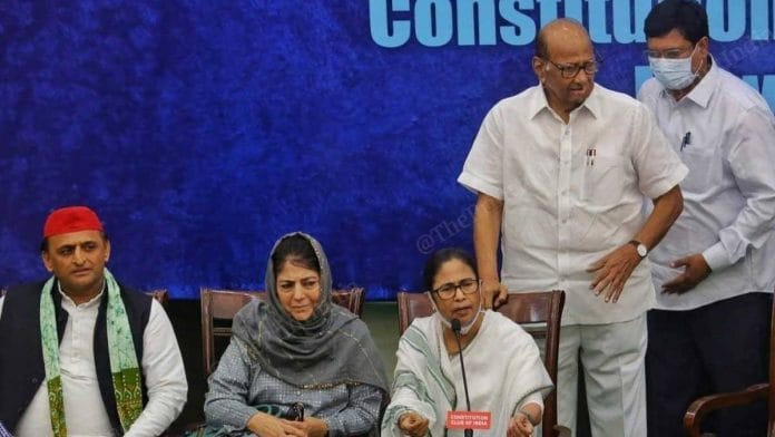 TMC chief Mamata Banerjee, NCP's Sharad Pawar, SP chief Akhilesh Yadav and PDP's Mehbooba Mufti address a press conference at the Constitution Club of India in New Delhi | Praveen Jain | ThePrint