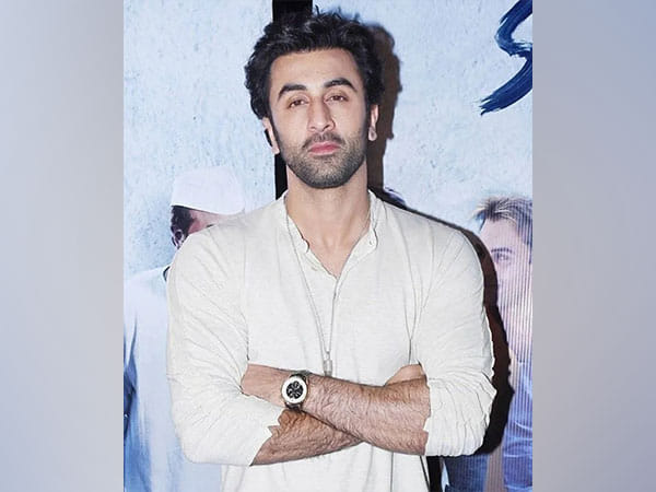 Ranbir Kapoor reveals interesting details about his double role in Shamshera