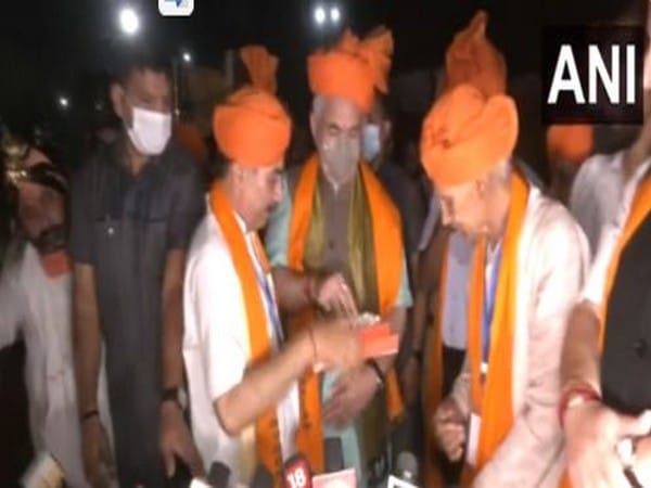 Amarnath Yatra: First batch of pilgrims reach Udhampur; gets warm welcome from locals, dist admin