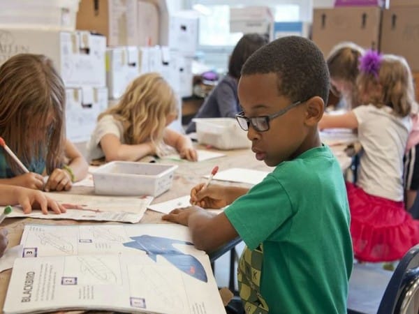 Research: Moving while learning boosts letter-sound recognition in children