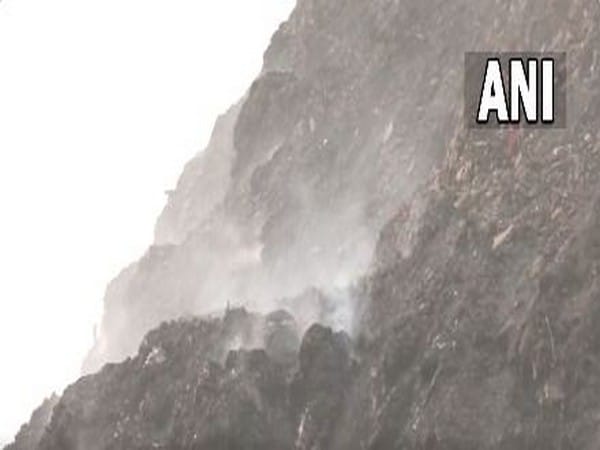 Delhi: Smoke continues to rise from smouldering Bhalswa landfill 