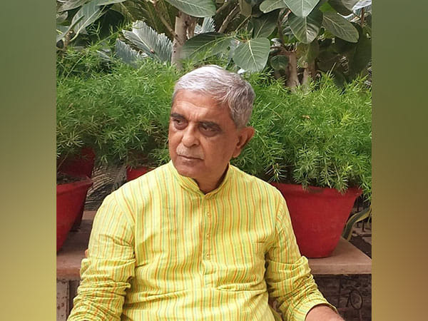 BJP MP Harnath Singh Yadav hits out at Rahul Gandhi for his 'saffronisation' tweets