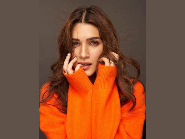 Kriti Sanon shares her 'success picture' after winning 'Best Actress' award at IIFA 2022