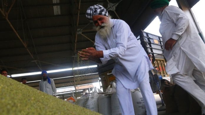 A farmer at Jagraon mandi shows off his moong harvest | Manisha Mondal | ThePrint