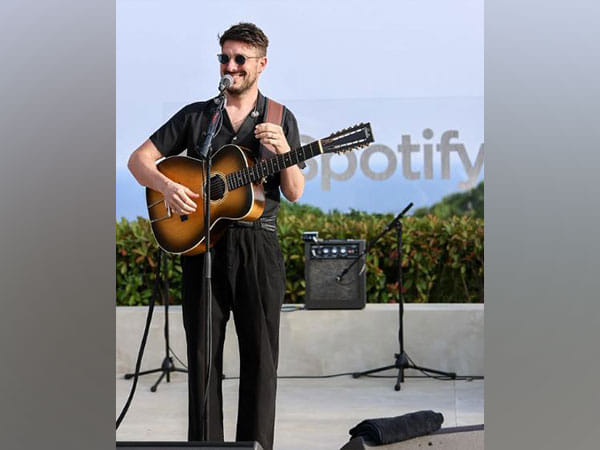 Marcus Mumford dismisses rumors of leaving rock band amid announcement of first solo album