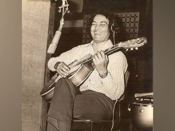 B-Town mourns death of veteran singer Bhupinder Singh