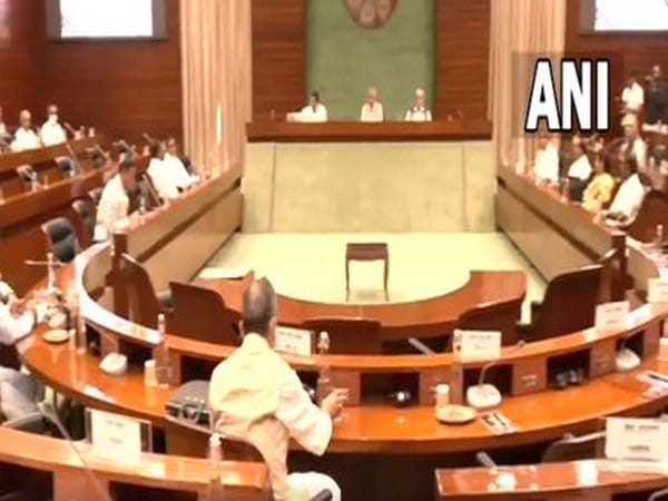 Government holds meeting with political parties on Sri Lanka situation   