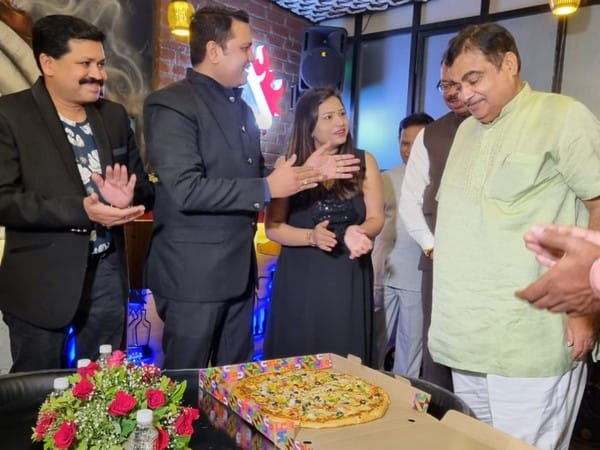Minister Nitin Gadkari inaugurates Chicago Pizza Franchise Lounge in Nagpur