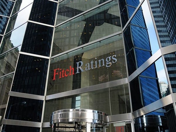 Fitch downgrades Pakistan's outlook from stable to negative