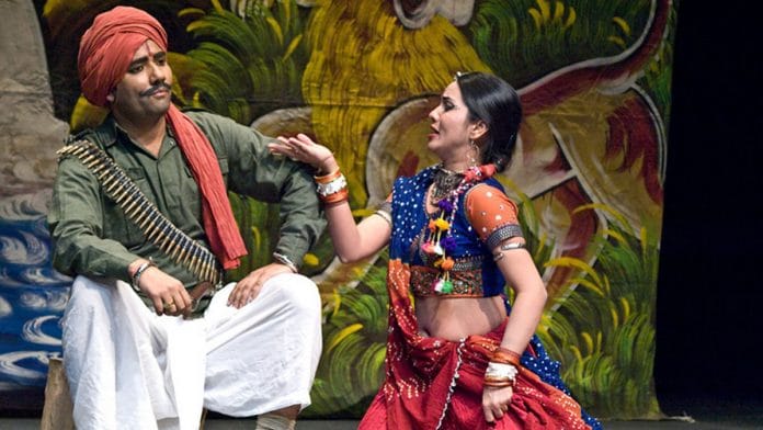 Devendra Sharma and Palak Joshi in Nautanki Sultana Daku, Swagato Basumallick, 24 March c. 2008. Image courtesy of Wikimedia Commons
