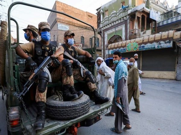 Pak Army wants to stay away from politics, not respond to public criticism
