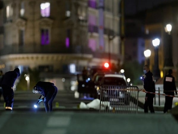 One killed, four injured in bar shooting in Paris 