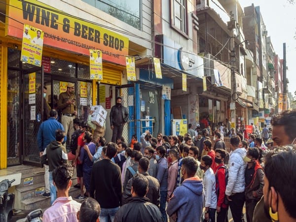 Delhi Police seeks documents related to liquor licenses under new excise policy