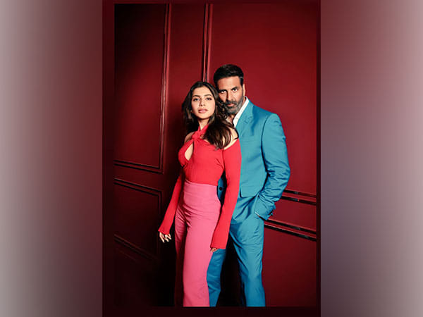 Akshay Kumar, Samantha raise temperature with their scintillating moves on 'Oo Antava'