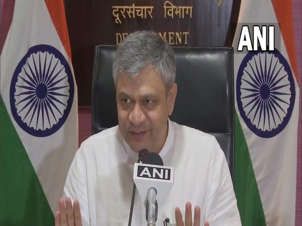 Govt receives bids worth Rs 1.49 lakh crore in 5G spectrum auction