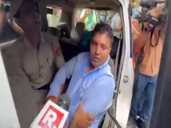 Youth Cong's Srinivas manhandled by cops, Delhi Police assure disciplinary action