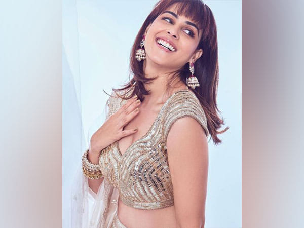 Watch how Genelia Deshmukh cracks up in her recent video