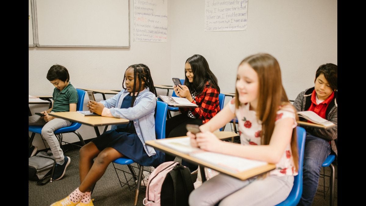77% of Americans support in-class cellphone bans for students