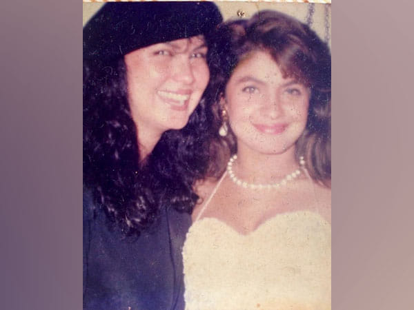  Pooja Bhatt pens a sweet birthday wish for her mother