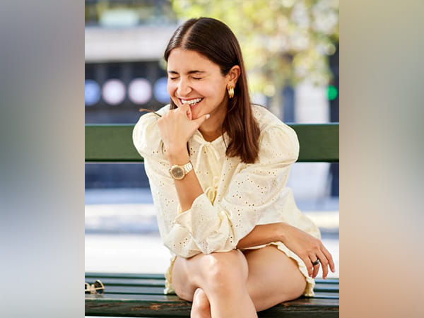 Anushka Sharma wishes 'paw'-sitive morning to her fans