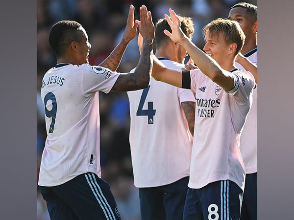 Premier League: Arsenal stay at top following 3-0 win over Bournemouth