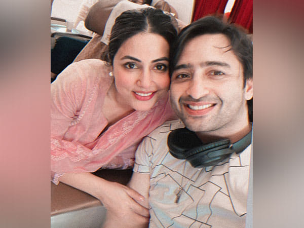 Hina Khan, Shaheer Sheikh gorge on delicious non-veg food in Delhi's Chandni Chowk 