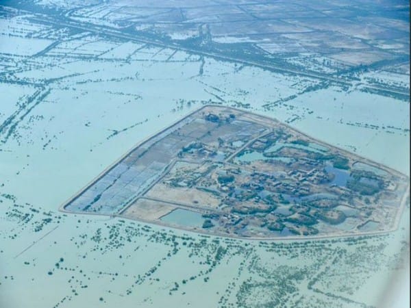 Floods in Pakistan cause suspension of internet service