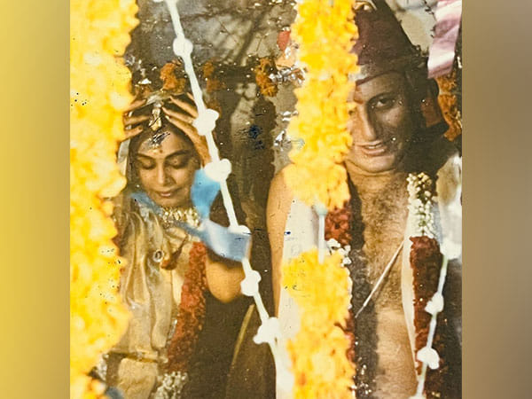 Flashback Friday: Anupam Kher shares picture with wife Kirron Kher from their wedding day