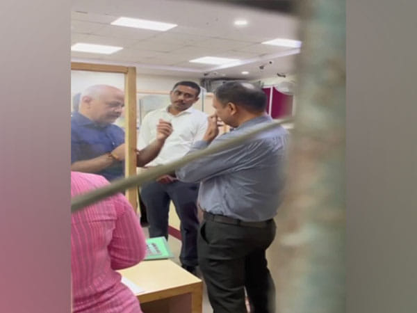 Delhi Deputy CM Manish Sisodia, wife at bank as CBI searches locker in alleged liquor scam