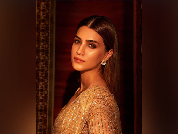 Dream came true: Kriti Sanon on winning Best Actor for 'Mimi' at Filmfare Awards 