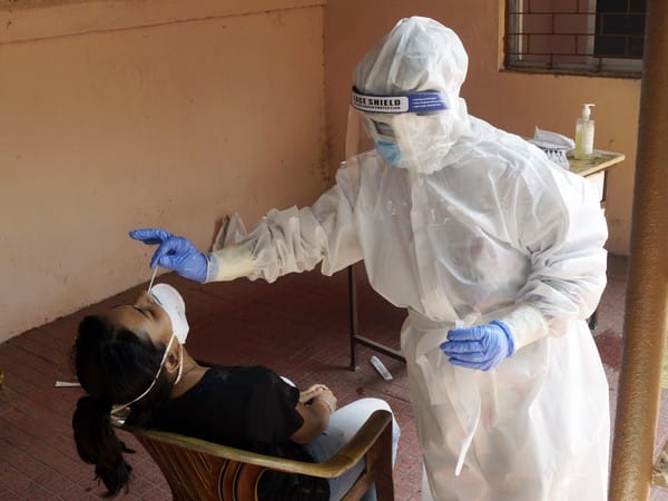 Pakistan sees sudden surge in COVID-19 positivity rate, 11 dead in 24 hours