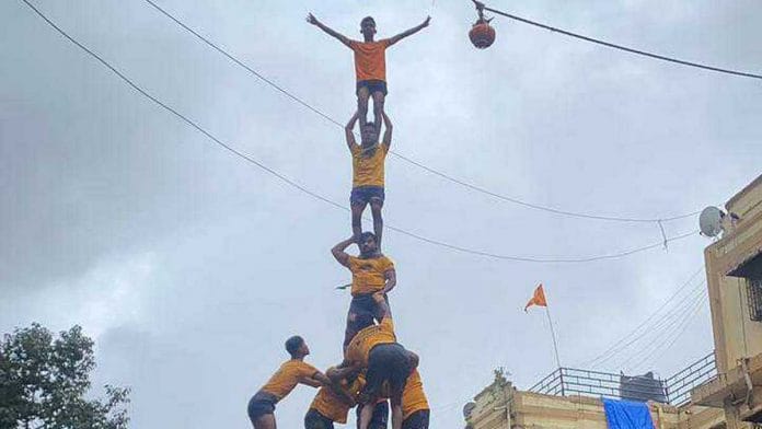 Govindas practising breaking the handi, Mumbai | Purva Chitnis | ThePrint