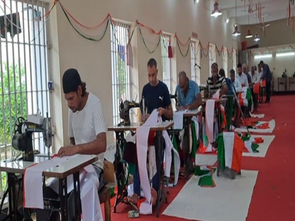 Meerut jail intimates making the national flag for Har Ghar Tiranga campaign 