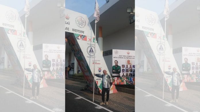 Quraishi Obaidullah, president, Afghanistan National Chess Federation holding the Taliban white flag | Photo: Courtesy Afghanistan National Chess Federation